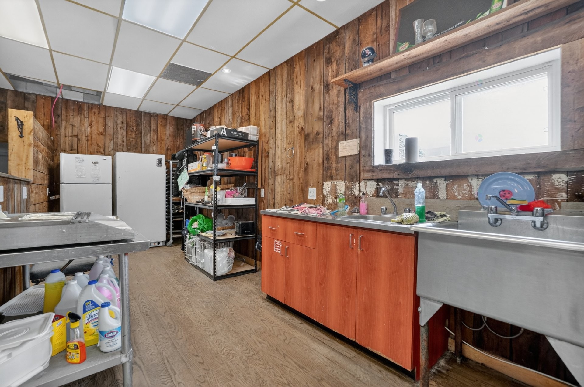Commerce - 650 - 652 Rue De La Visitation, Saint-Charles-Borromée, QC - Indoor Photo Showing Kitchen