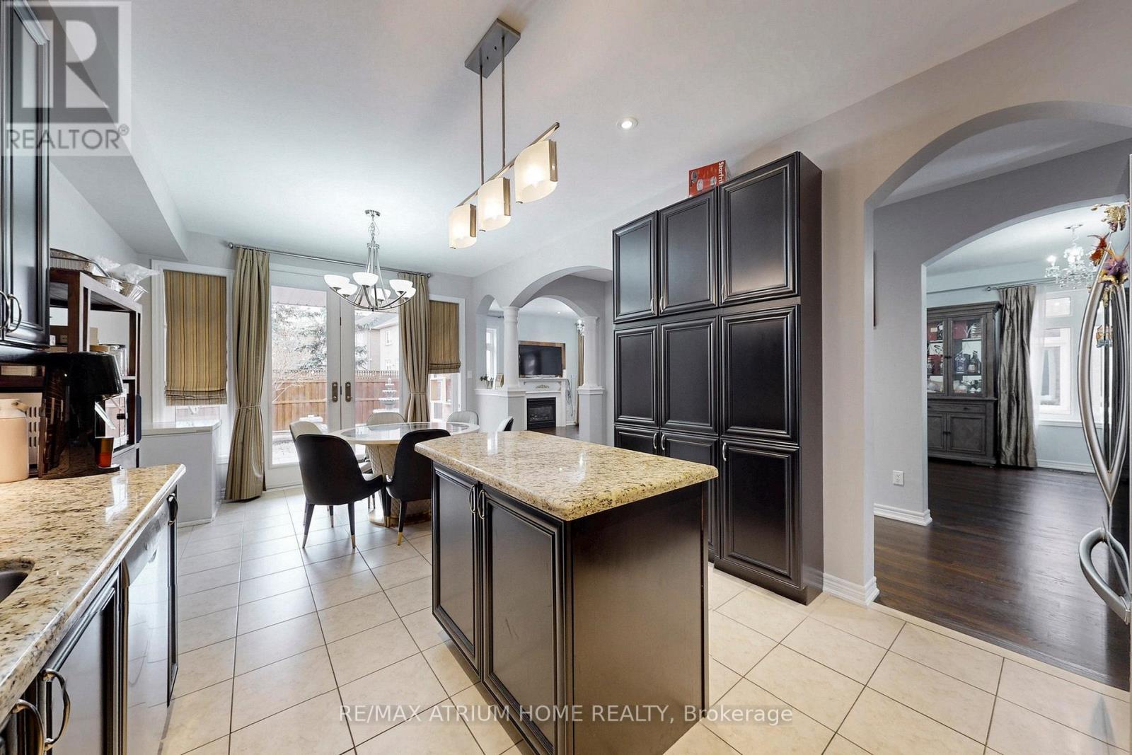 5430 Oscar Peterson Boulevard, Mississauga, ON - Indoor Photo Showing Kitchen