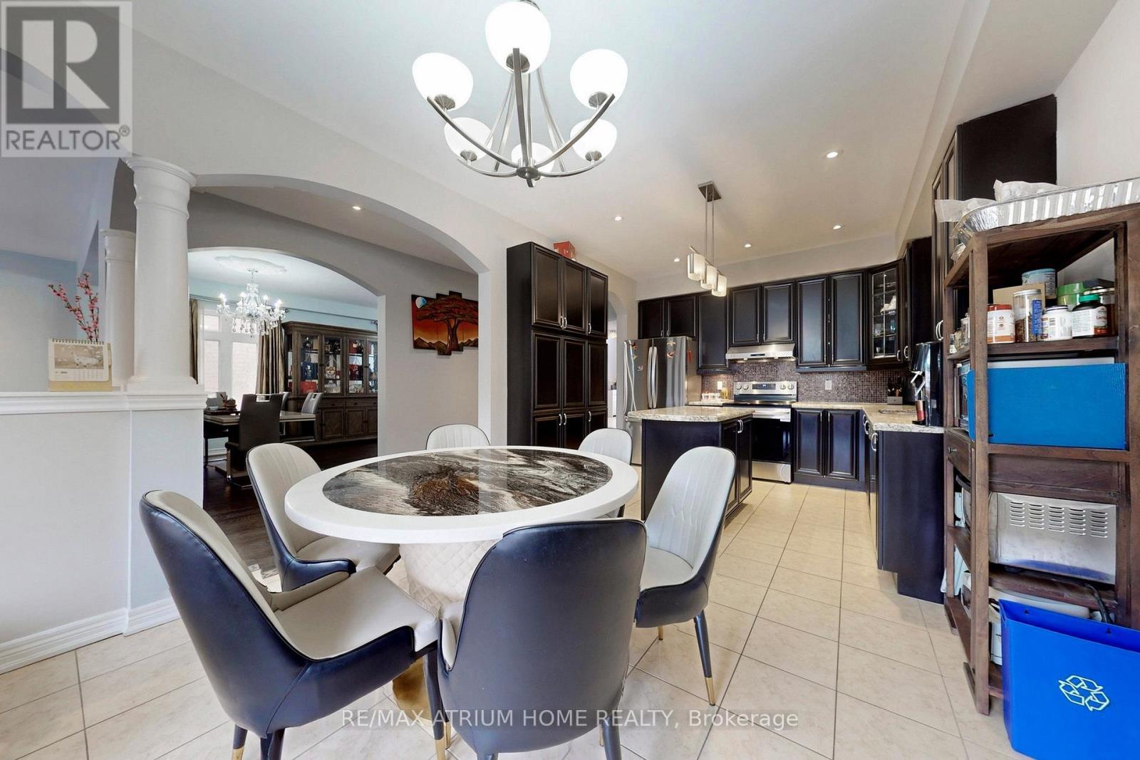 5430 Oscar Peterson Boulevard, Mississauga, ON - Indoor Photo Showing Dining Room