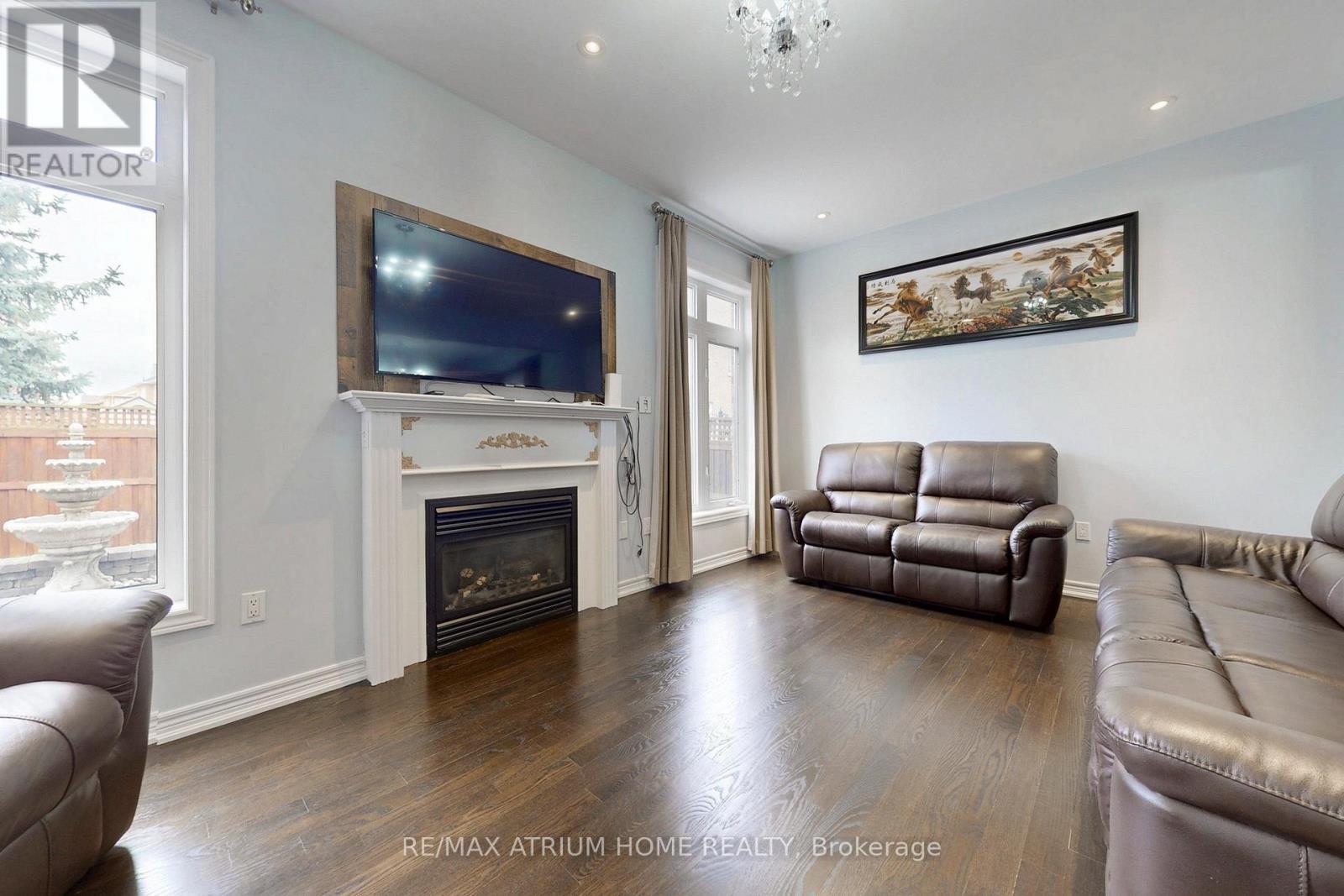 5430 Oscar Peterson Boulevard, Mississauga, ON - Indoor Photo Showing Living Room With Fireplace
