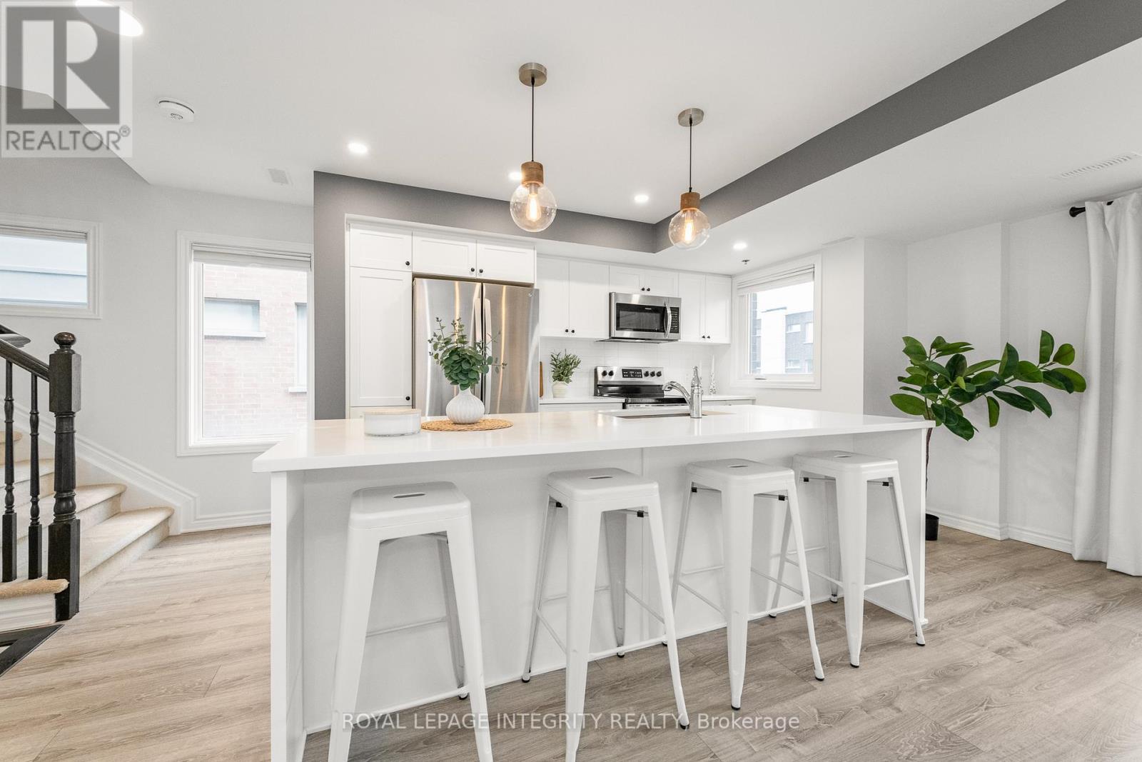 138 - 541 Takamose Private, Ottawa, ON - Indoor Photo Showing Kitchen With Upgraded Kitchen