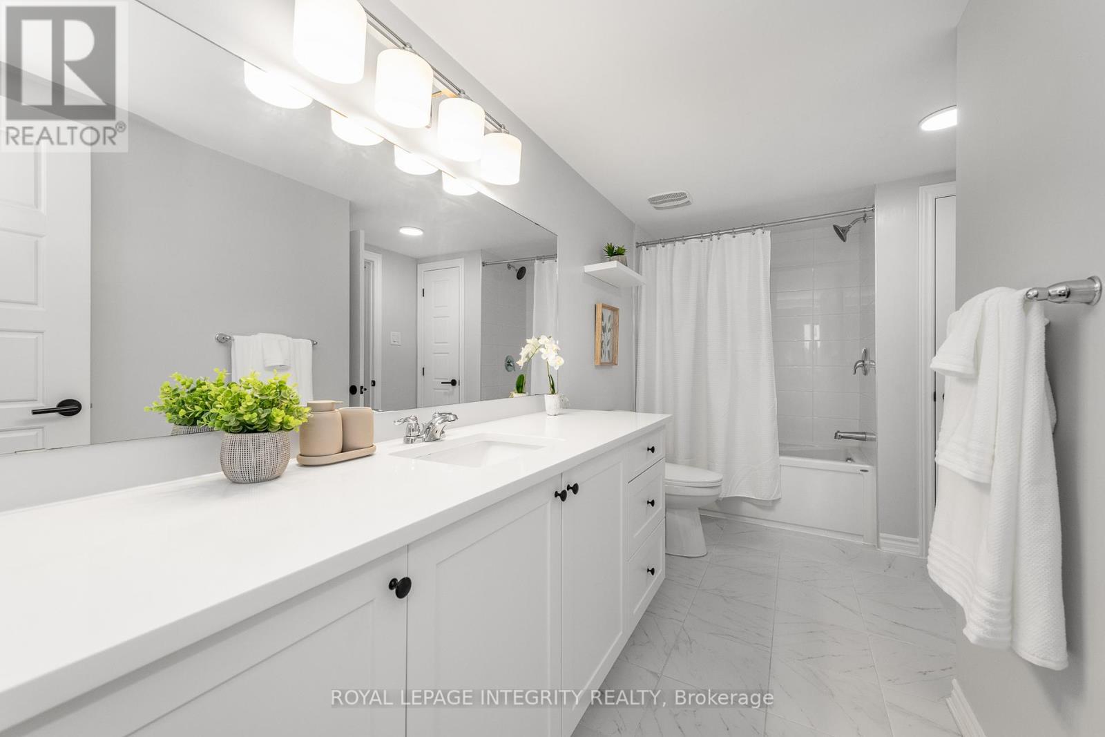 138 - 541 Takamose Private, Ottawa, ON - Indoor Photo Showing Bathroom