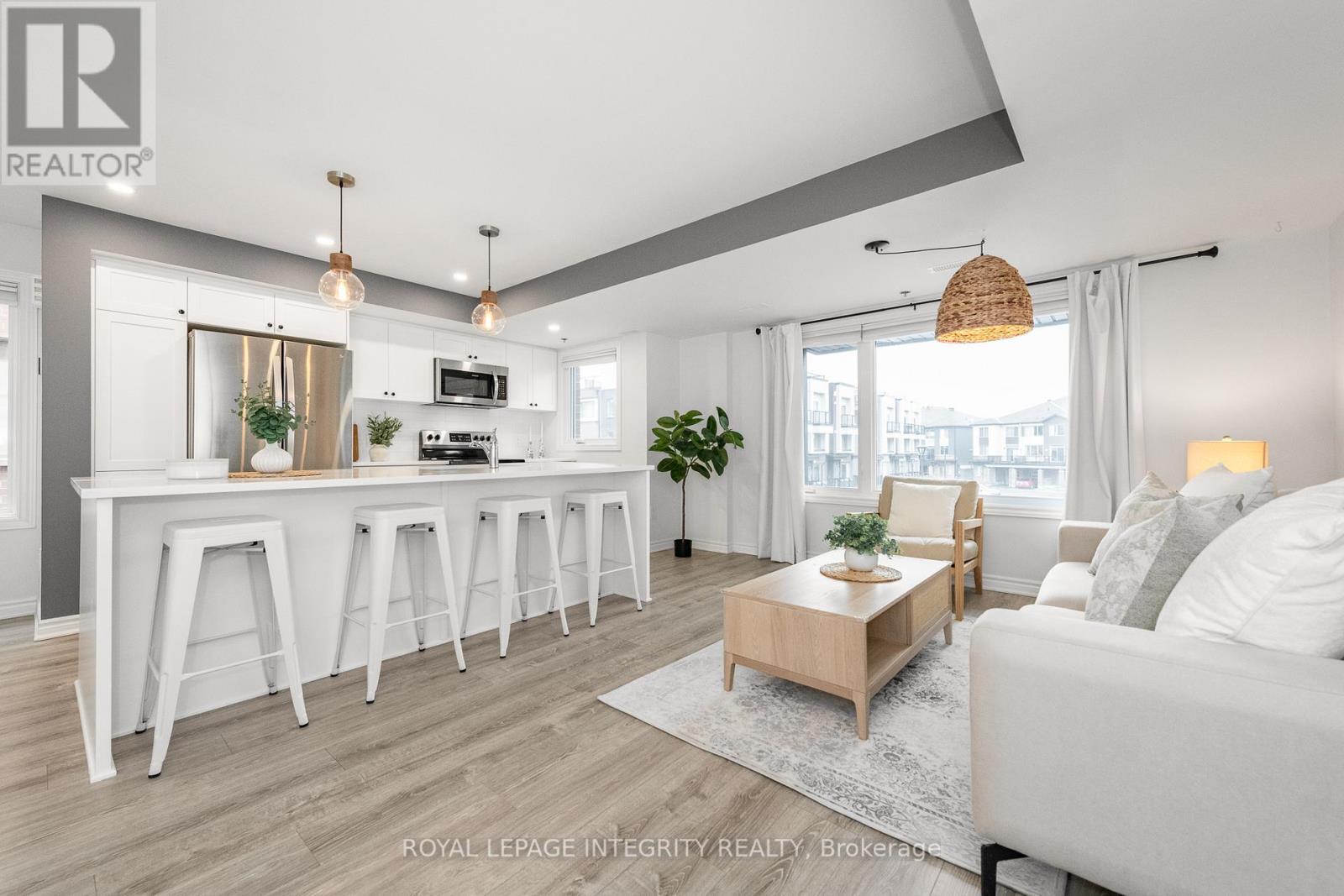 138 - 541 Takamose Private, Ottawa, ON - Indoor Photo Showing Living Room