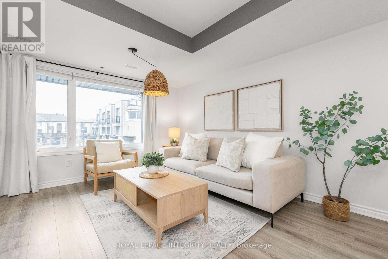 138 - 541 Takamose Private, Ottawa, ON - Indoor Photo Showing Living Room