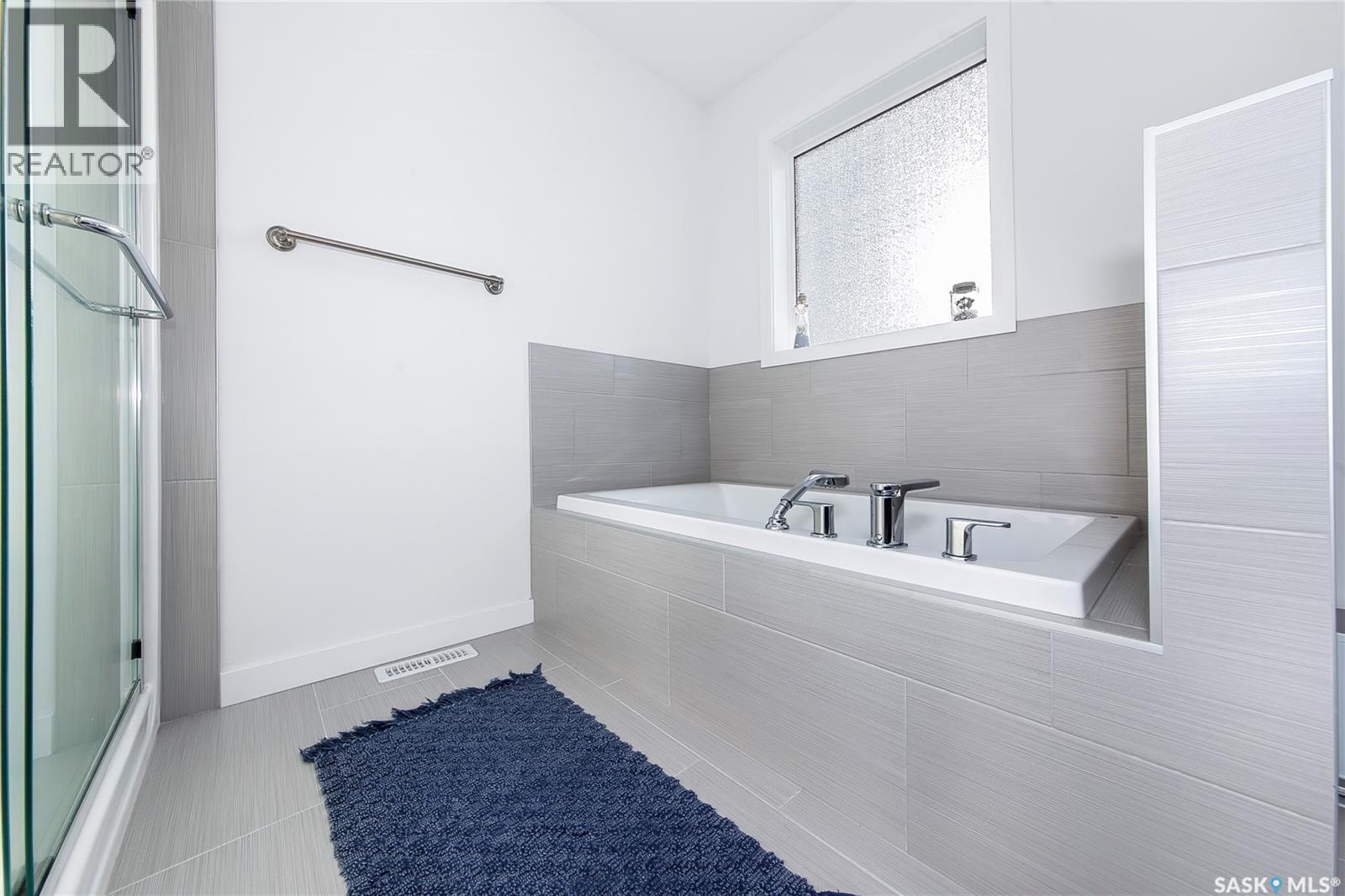 1038 Childers Court, Saskatoon, SK - Indoor Photo Showing Bathroom