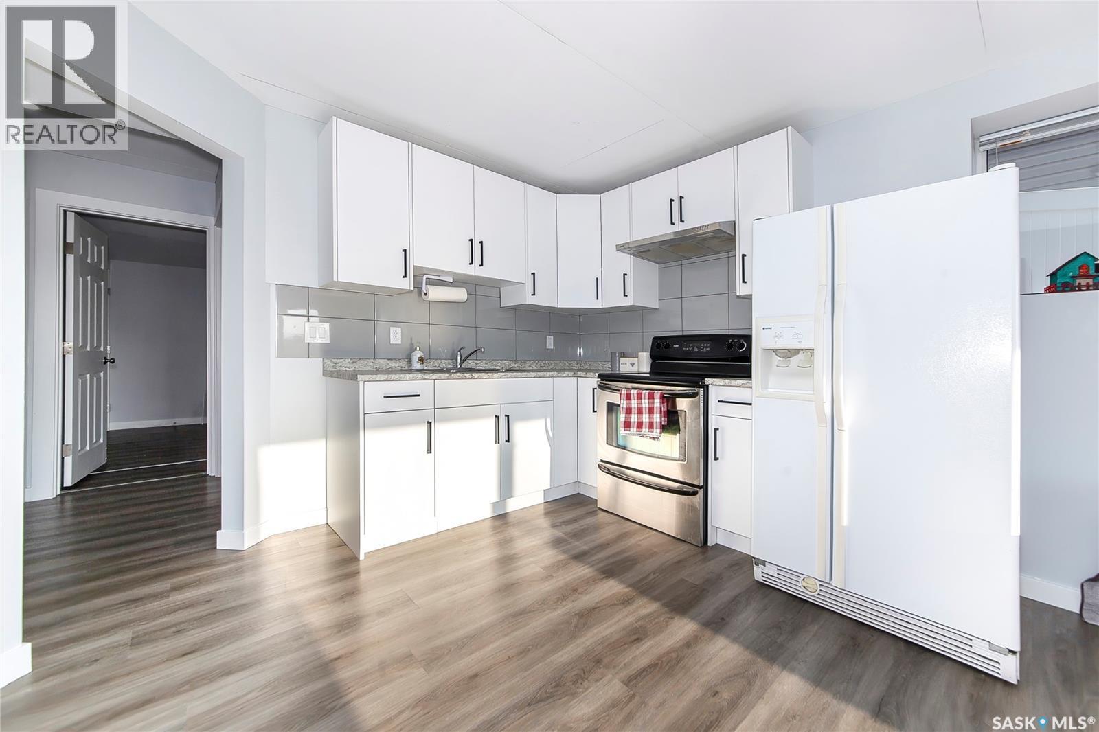 1038 Childers Court, Saskatoon, SK - Indoor Photo Showing Kitchen