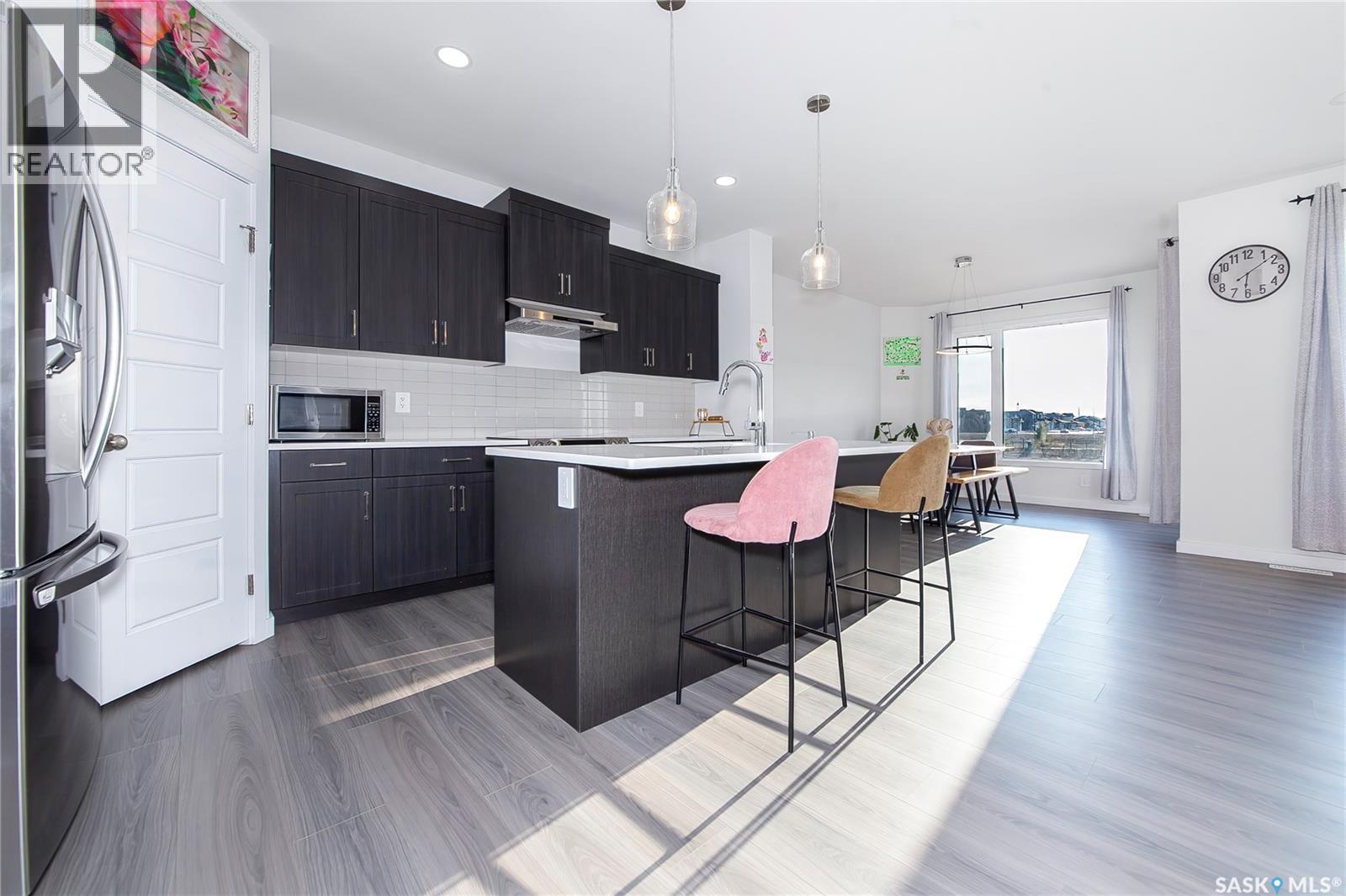 1038 Childers Court, Saskatoon, SK - Indoor Photo Showing Kitchen With Upgraded Kitchen