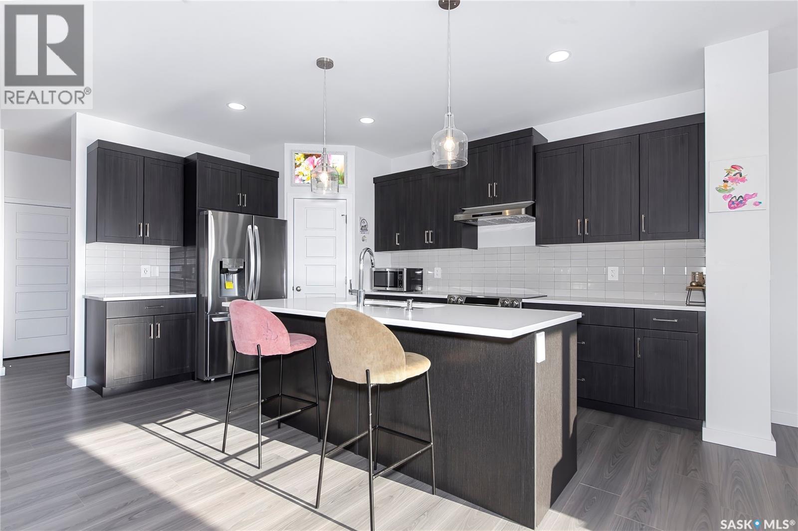 1038 Childers Court, Saskatoon, SK - Indoor Photo Showing Kitchen With Upgraded Kitchen