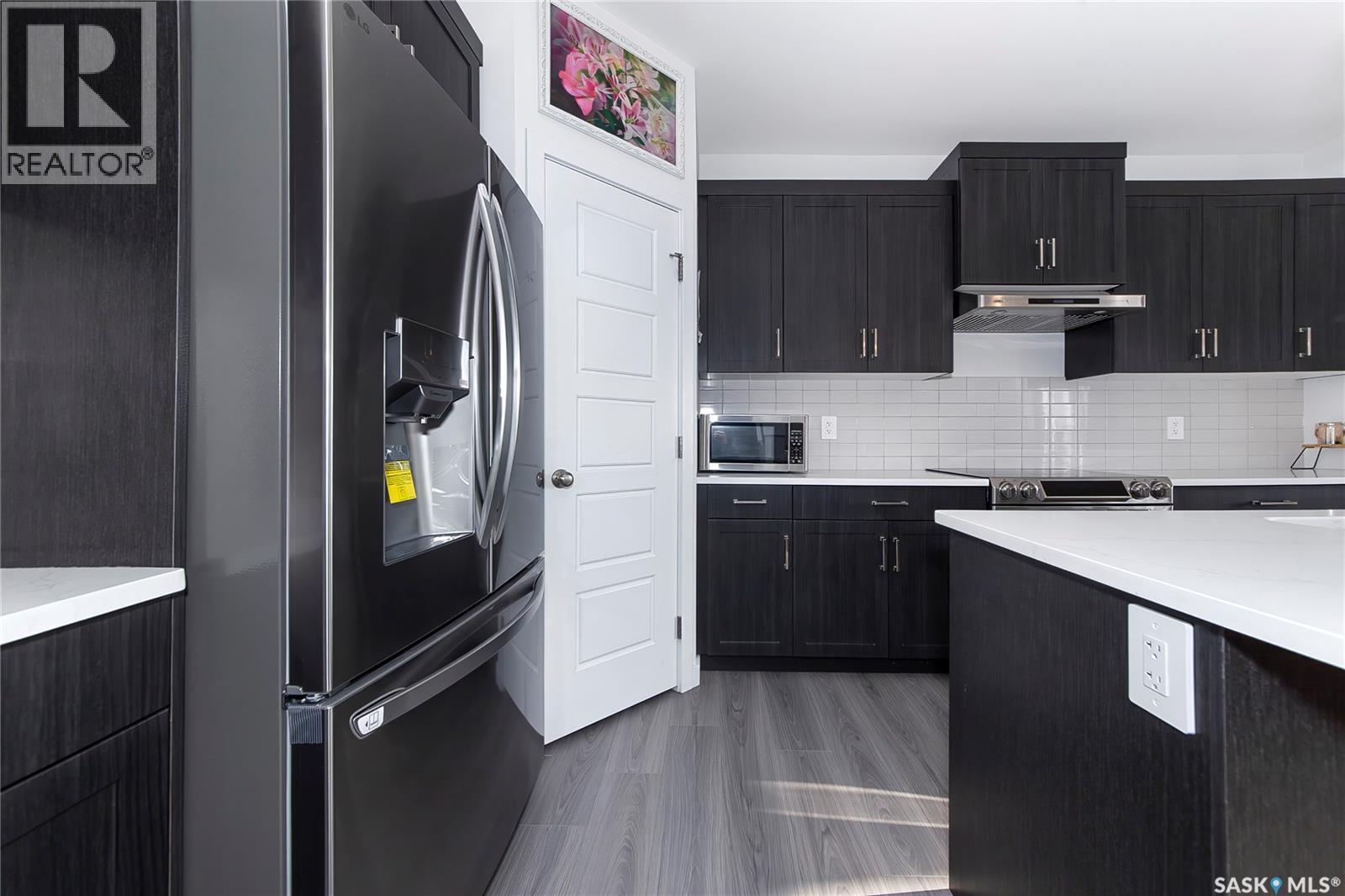 1038 Childers Court, Saskatoon, SK - Indoor Photo Showing Kitchen With Upgraded Kitchen