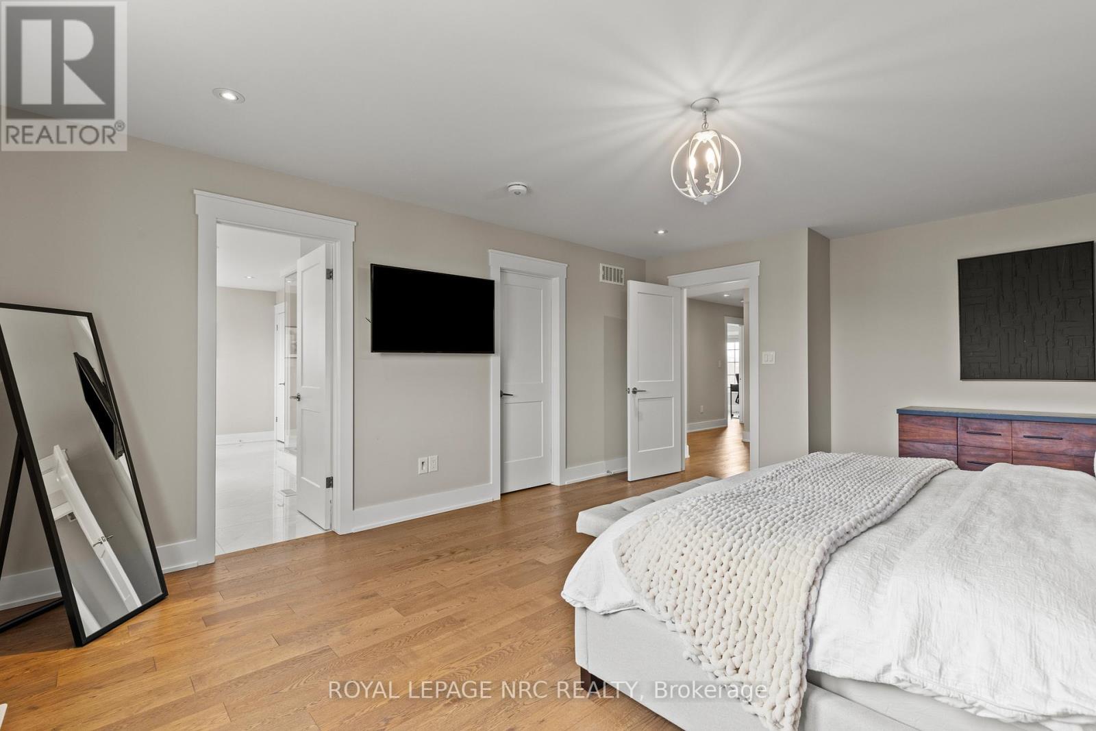 271 Memorial Park Drive, Welland (Lincoln/Crowland), ON - Indoor Photo Showing Bedroom