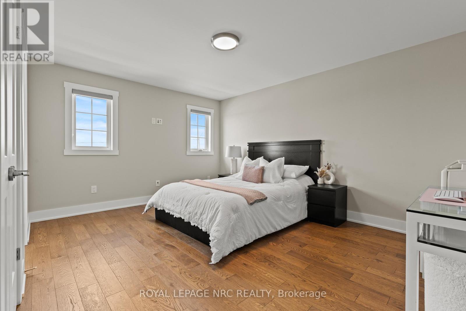 271 Memorial Park Drive, Welland (Lincoln/Crowland), ON - Indoor Photo Showing Bedroom