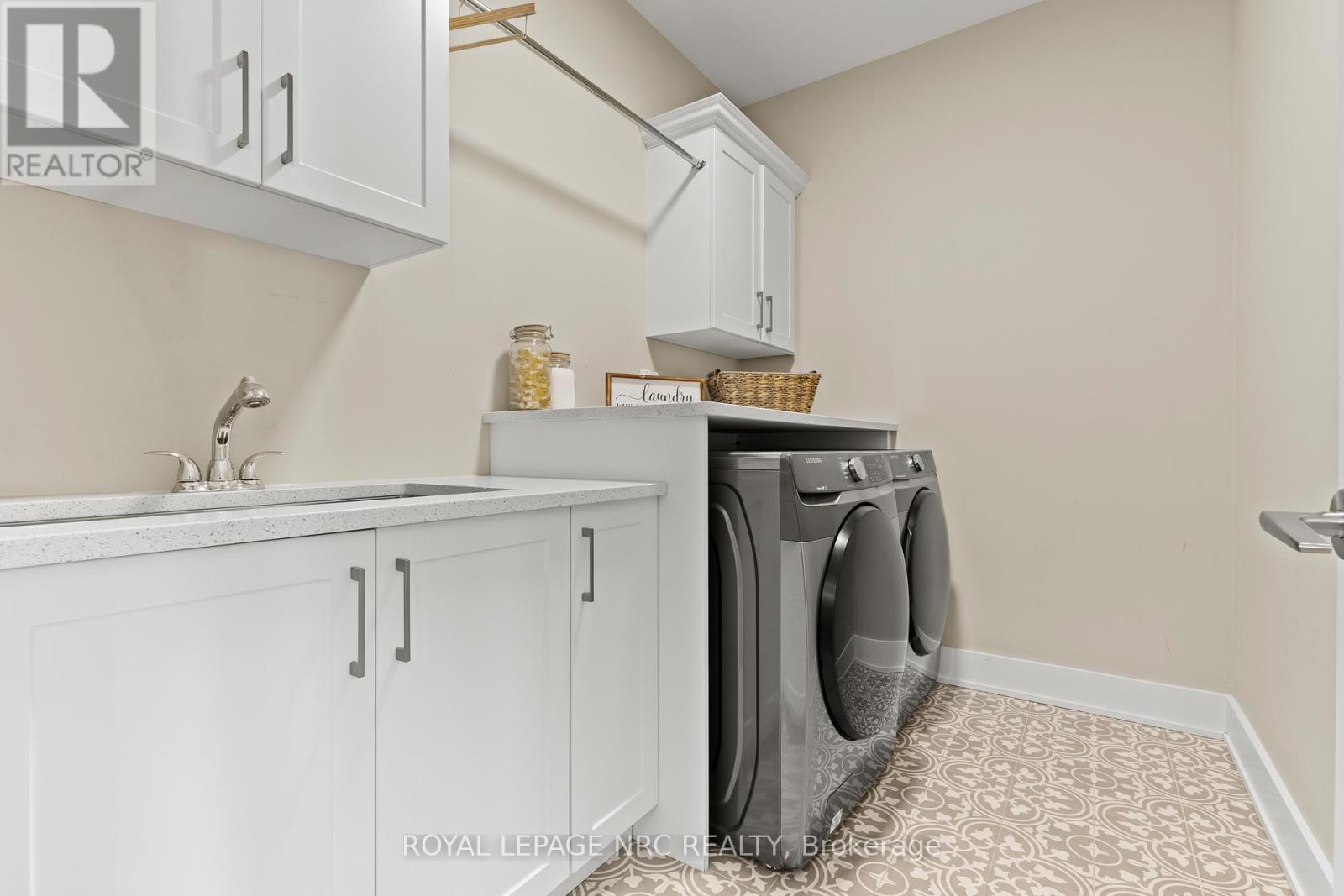 271 Memorial Park Drive, Welland (Lincoln/Crowland), ON - Indoor Photo Showing Laundry Room