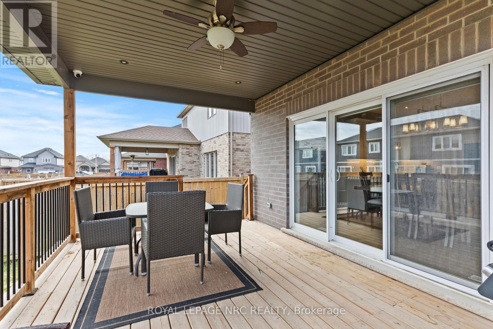 271 Memorial Park Drive, Welland (Lincoln/Crowland), ON - Outdoor With Deck Patio Veranda With Exterior
