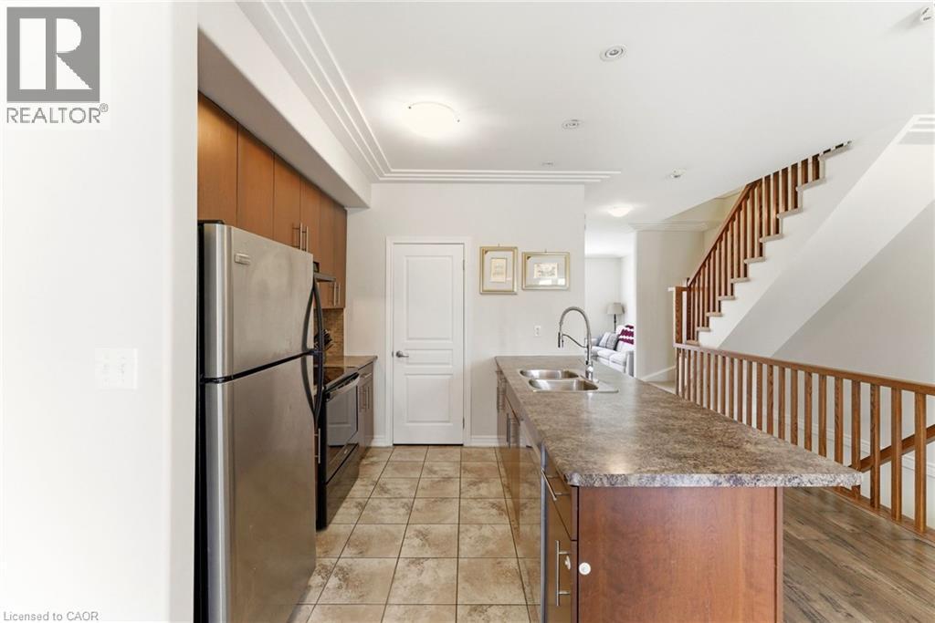 362 E Plains Road E Unit# 32, Burlington, ON - Indoor Photo Showing Kitchen With Double Sink