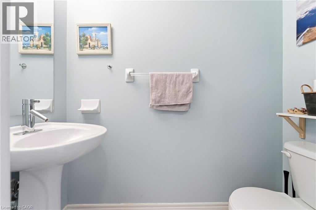 362 E Plains Road E Unit# 32, Burlington, ON - Indoor Photo Showing Bathroom