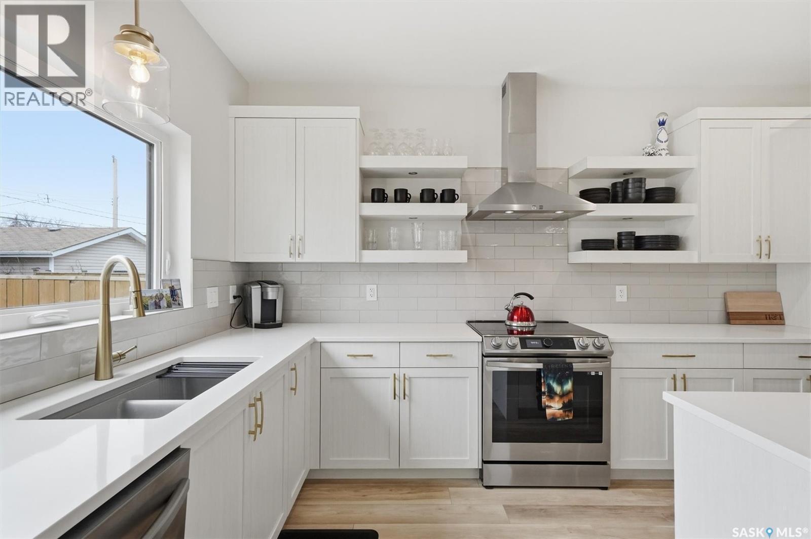 1314 Empress Avenue, Saskatoon, SK - Indoor Photo Showing Kitchen With Stainless Steel Kitchen With Double Sink With Upgraded Kitchen