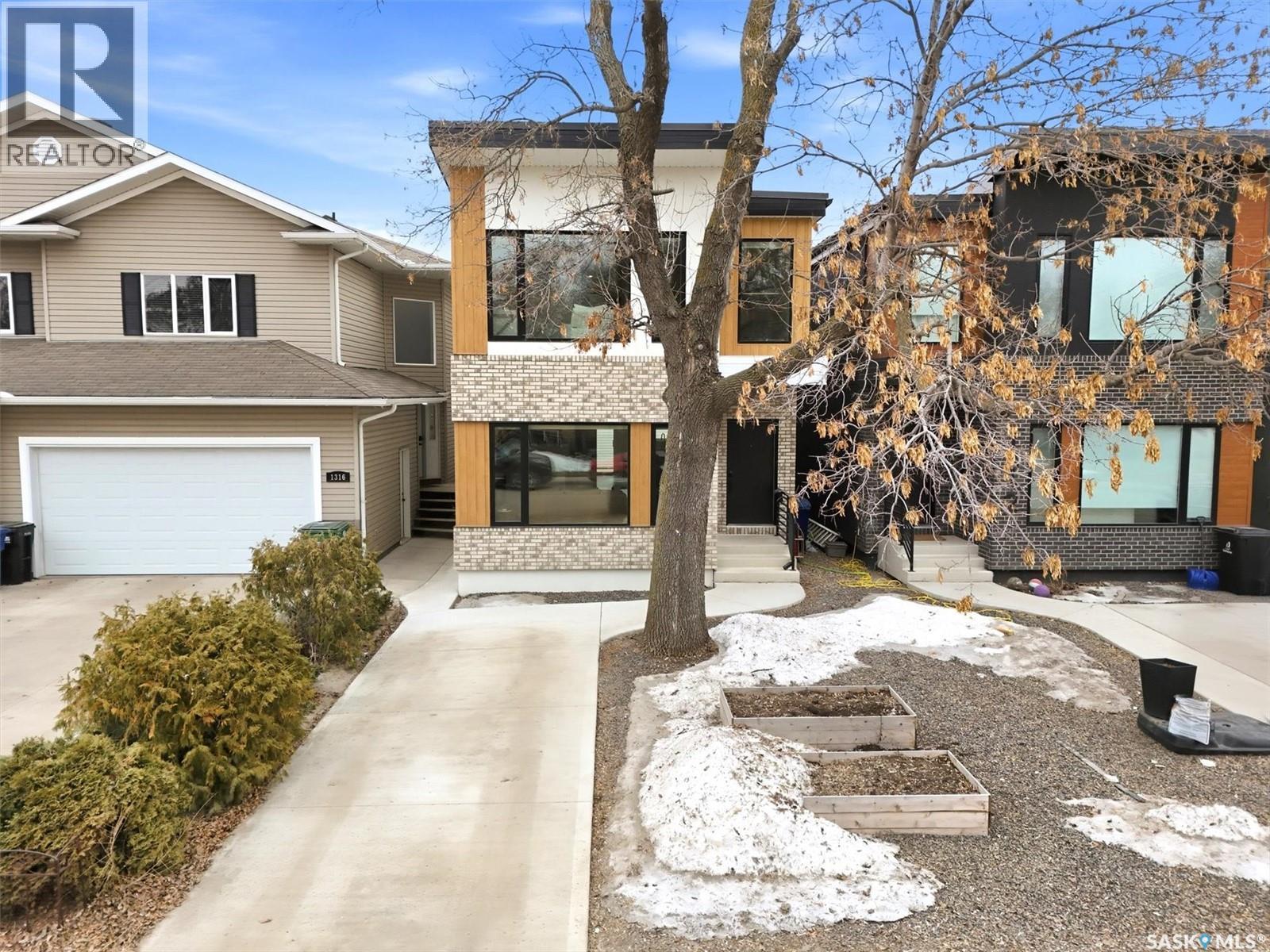 1314 Empress Avenue, Saskatoon, SK - Outdoor With Facade