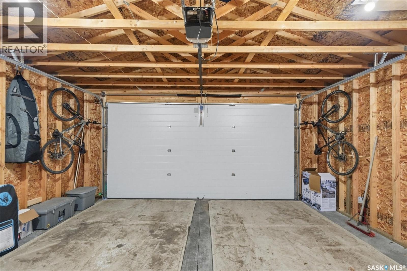 1314 Empress Avenue, Saskatoon, SK - Indoor Photo Showing Garage