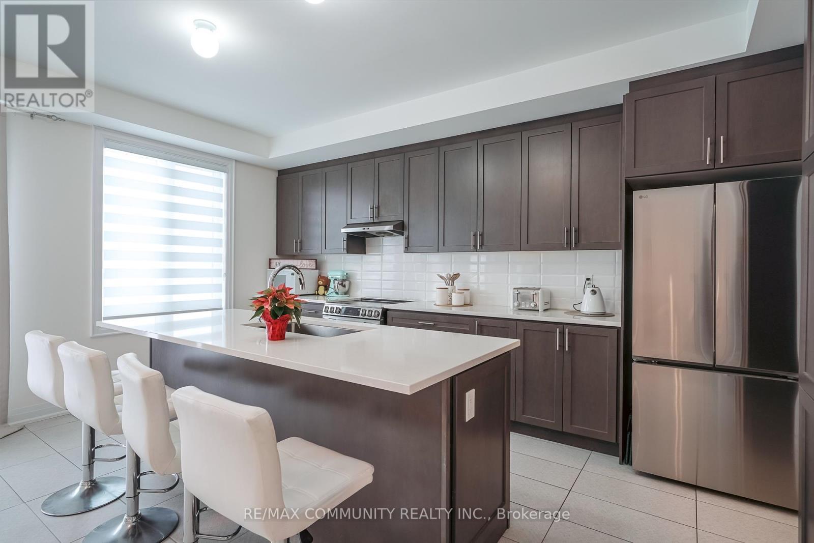 55 Hoad Street, Clarington, ON - Indoor Photo Showing Kitchen With Upgraded Kitchen