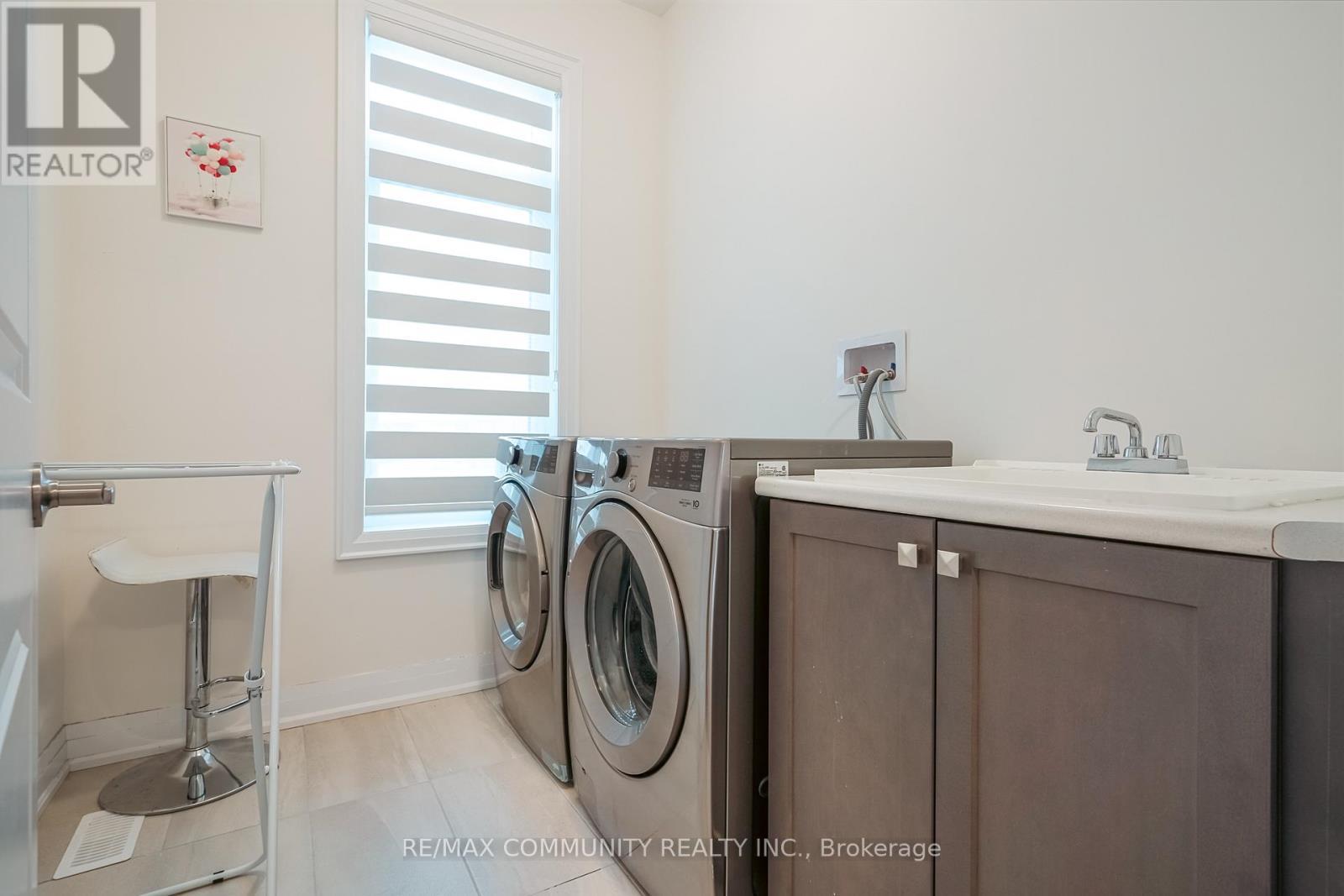 55 Hoad Street, Clarington, ON - Indoor Photo Showing Laundry Room