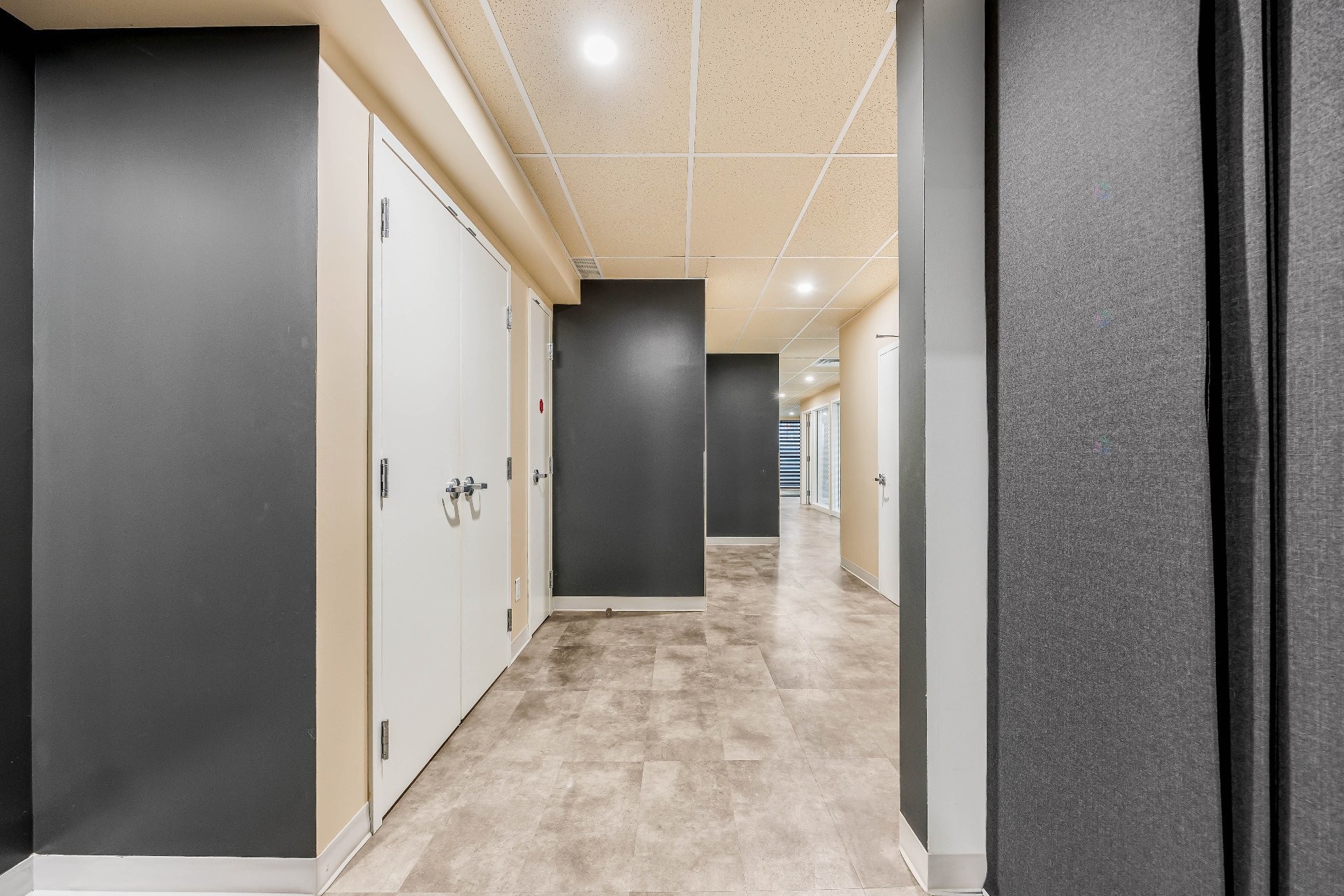 Vue d'ensemble - A-460 Rue St-Charles O., Longueuil (Le Vieux-Longueuil), QC - Indoor Photo Showing Other Room