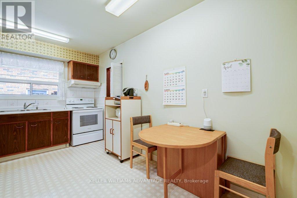 1188 Westerdam Road, Mississauga, ON - Indoor Photo Showing Kitchen With Double Sink