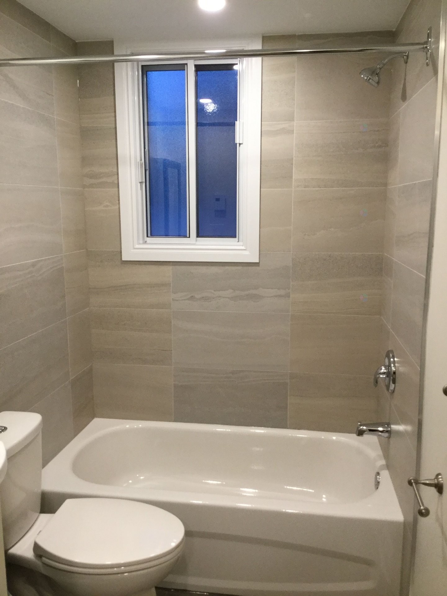 Bathroom - 2-766 81E Avenue, Laval (Chomedey), QC - Indoor Photo Showing Bathroom