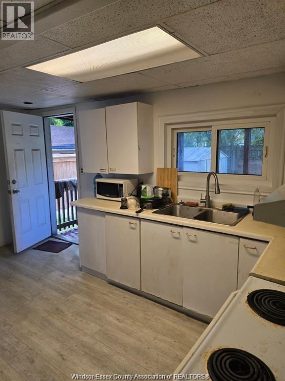 3242 Baby Street, Windsor, ON - Indoor Photo Showing Kitchen With Double Sink