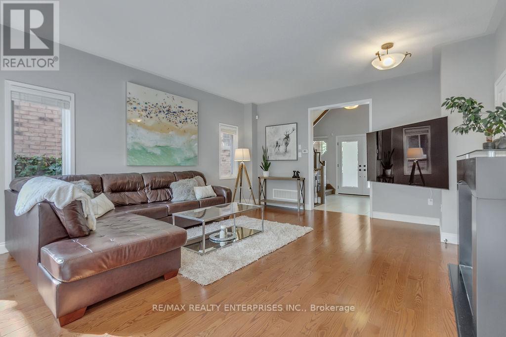 3260 Respond Road, Mississauga, ON - Indoor Photo Showing Living Room