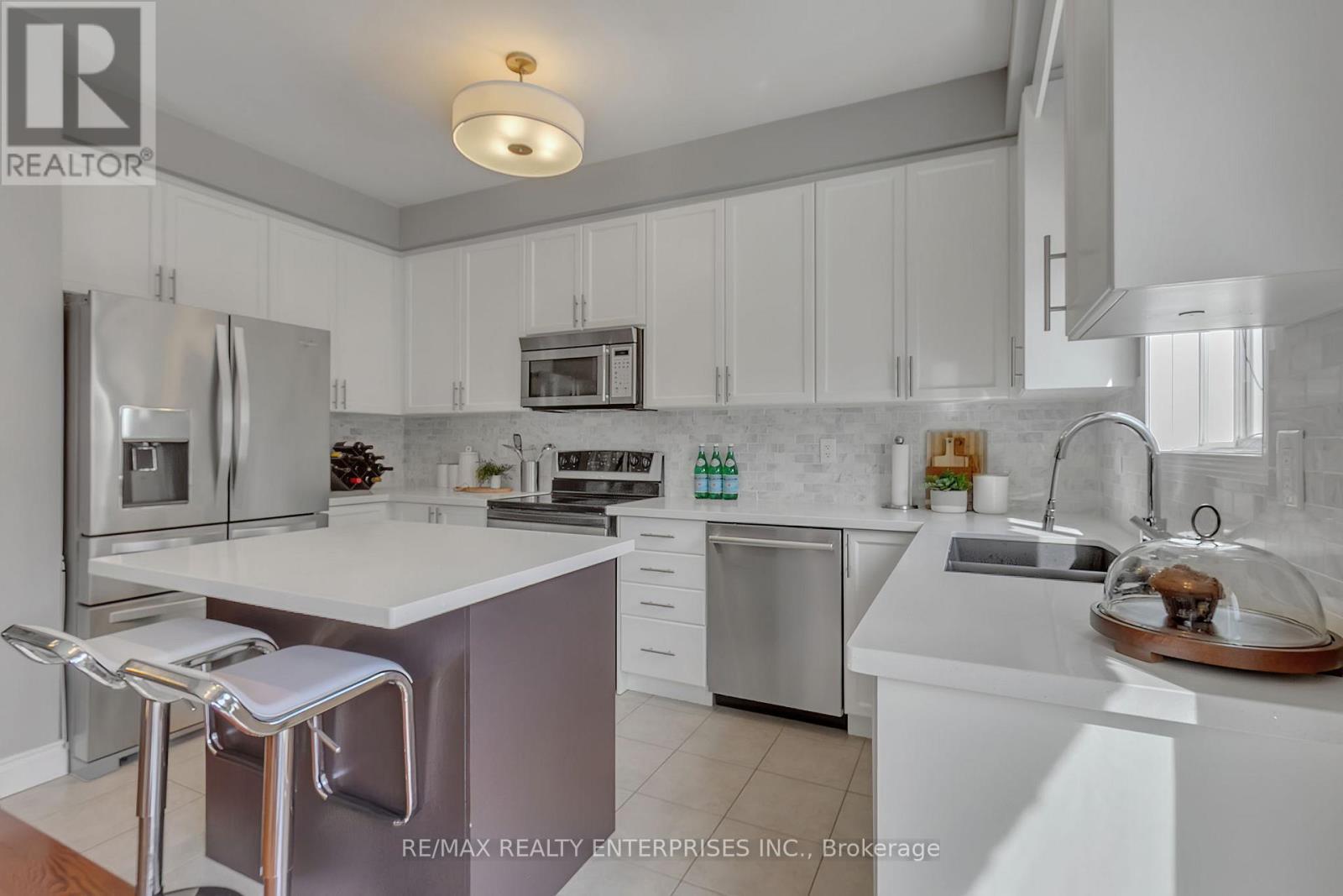 3260 Respond Road, Mississauga, ON - Indoor Photo Showing Kitchen With Upgraded Kitchen