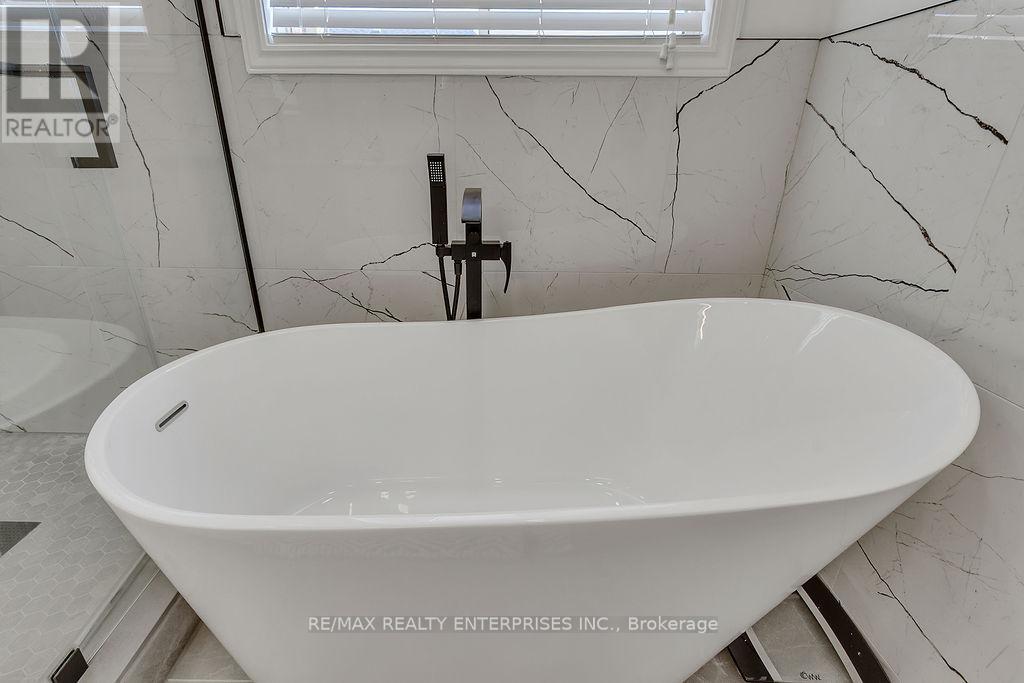 3260 Respond Road, Mississauga, ON - Indoor Photo Showing Bathroom