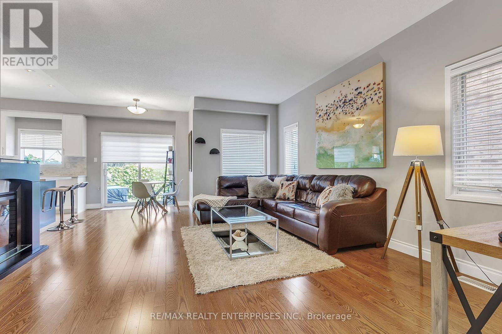 3260 Respond Road, Mississauga, ON - Indoor Photo Showing Living Room