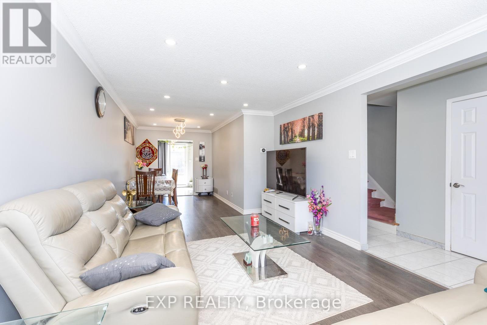3270 Klaiman Drive, Mississauga, ON - Indoor Photo Showing Living Room