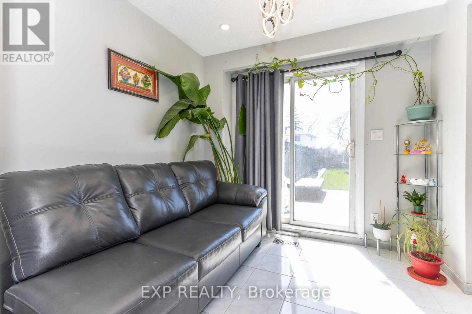 3270 Klaiman Drive, Mississauga, ON - Indoor Photo Showing Other Room