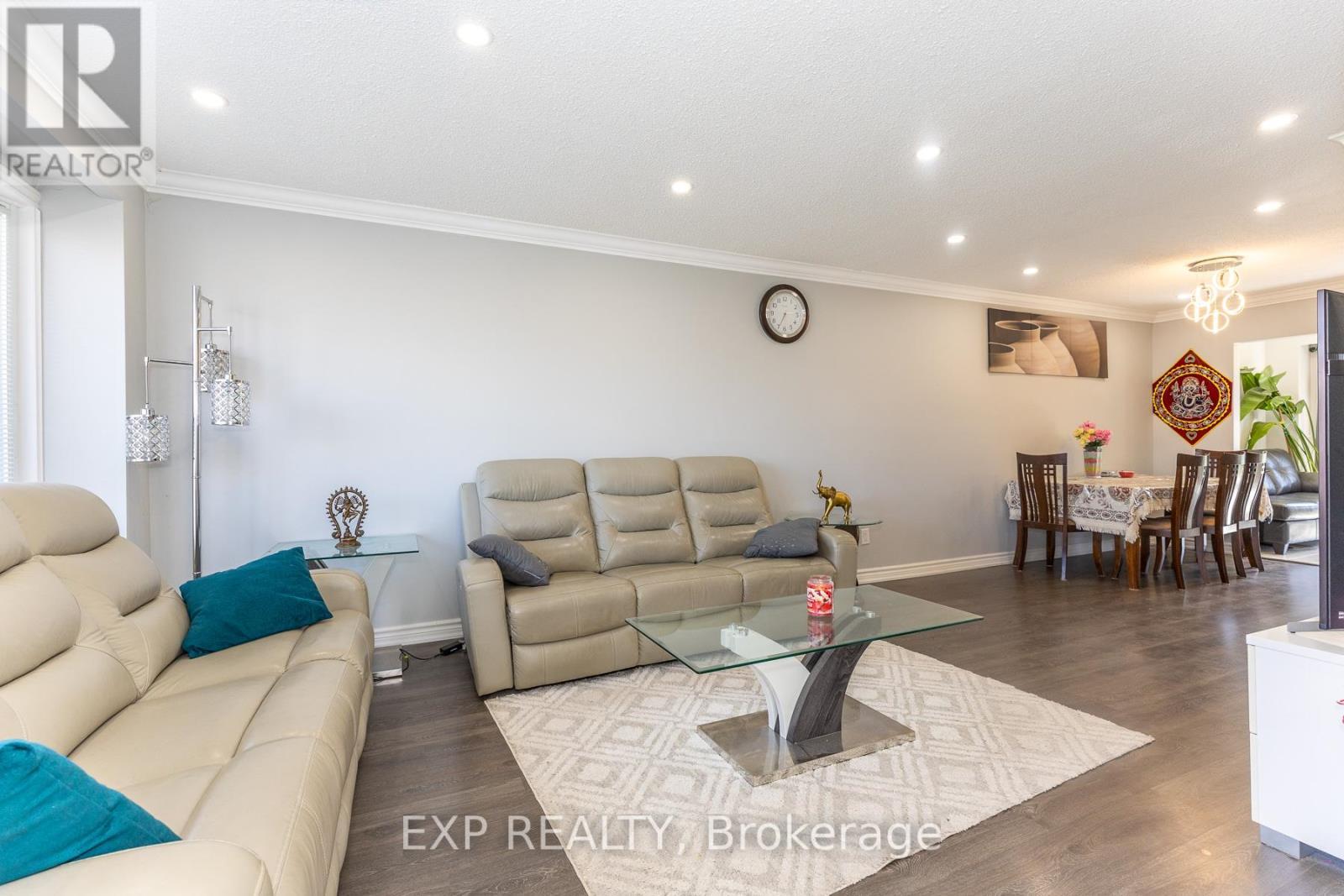 3270 Klaiman Drive, Mississauga, ON - Indoor Photo Showing Living Room