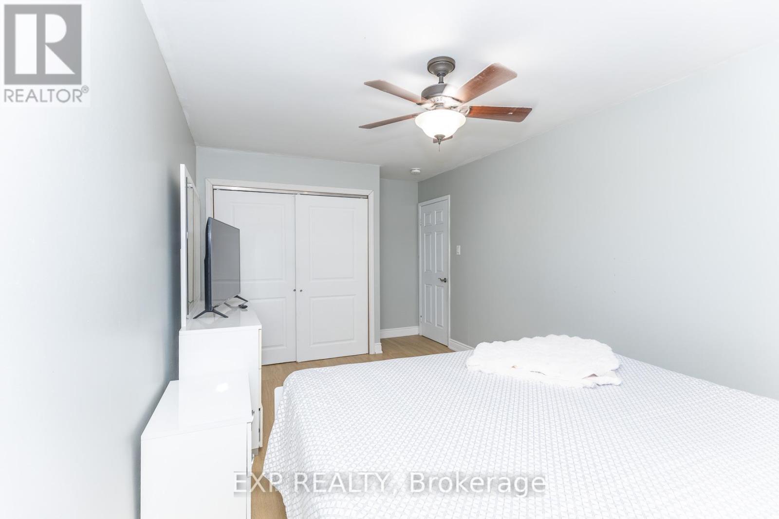 3270 Klaiman Drive, Mississauga, ON - Indoor Photo Showing Bedroom
