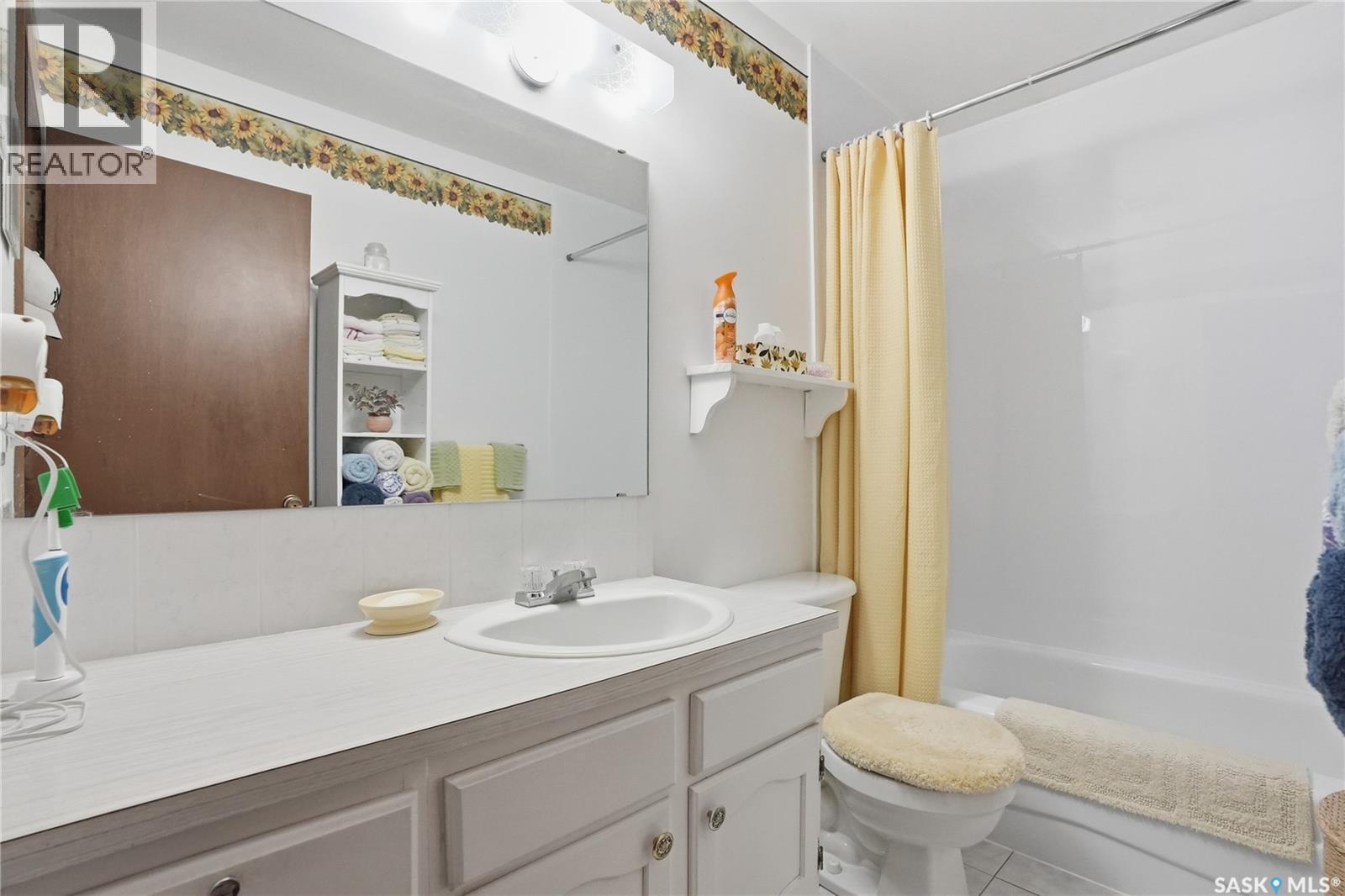 68 Deborah Crescent, Saskatoon, SK - Indoor Photo Showing Bathroom