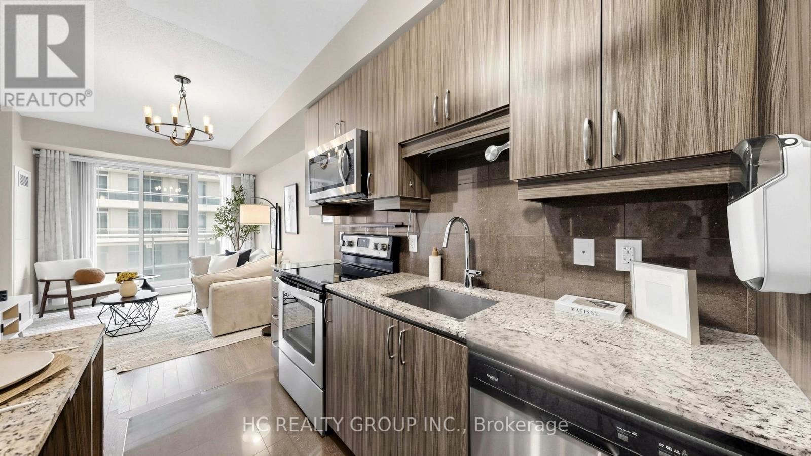 907 - 9205 Yonge Street, Richmond Hill, ON - Indoor Photo Showing Kitchen With Stainless Steel Kitchen With Upgraded Kitchen
