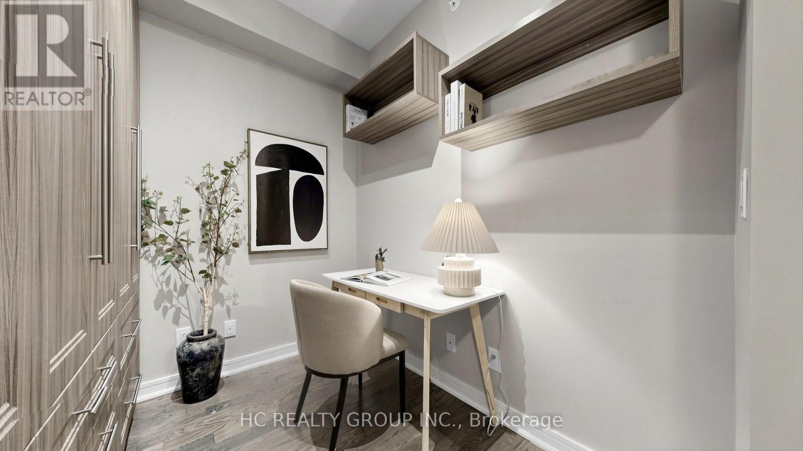 907 - 9205 Yonge Street, Richmond Hill, ON - Indoor