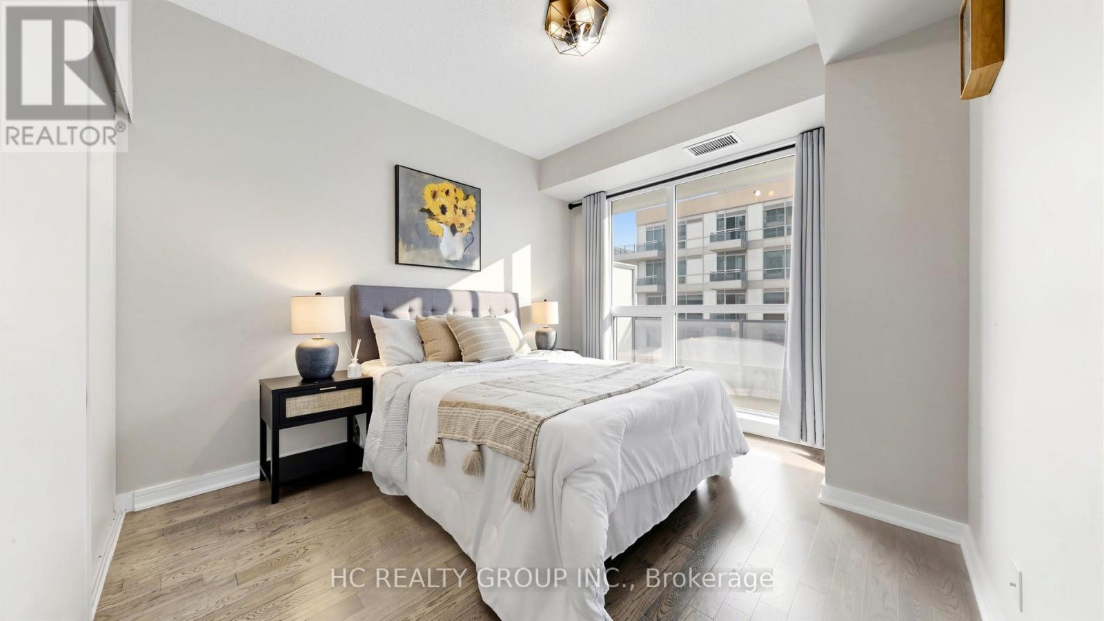 907 - 9205 Yonge Street, Richmond Hill, ON - Indoor Photo Showing Bedroom