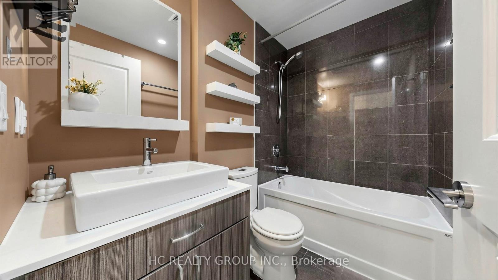907 - 9205 Yonge Street, Richmond Hill, ON - Indoor Photo Showing Bathroom