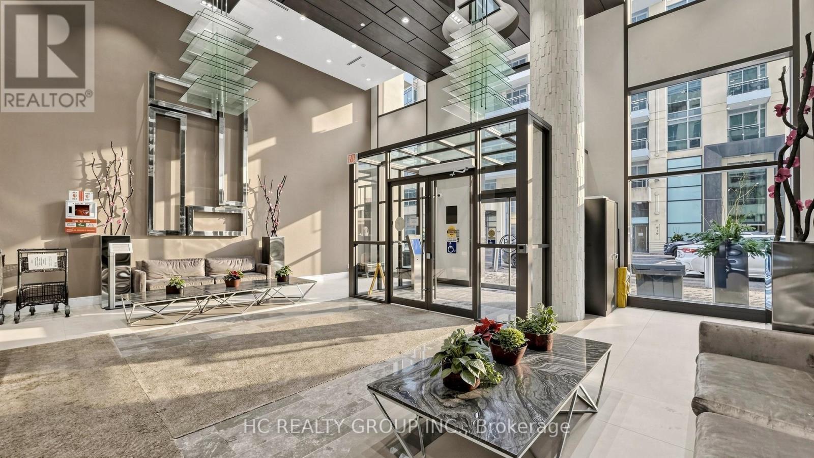 907 - 9205 Yonge Street, Richmond Hill, ON - Indoor Photo Showing Other Room
