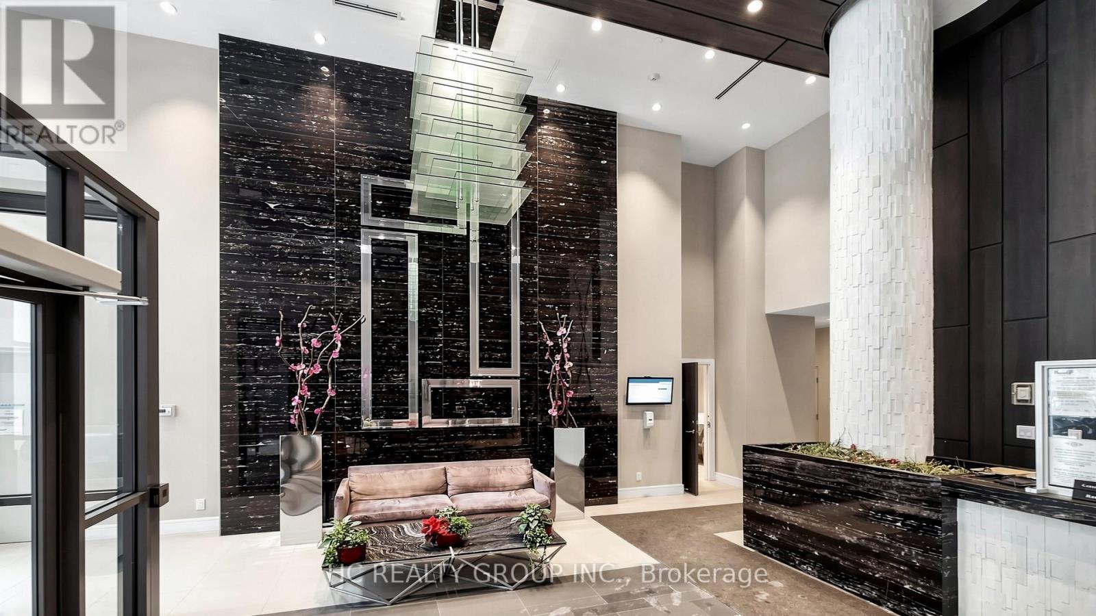 907 - 9205 Yonge Street, Richmond Hill, ON - Indoor Photo Showing Other Room