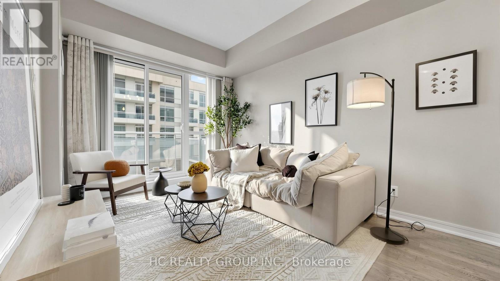 907 - 9205 Yonge Street, Richmond Hill, ON - Indoor