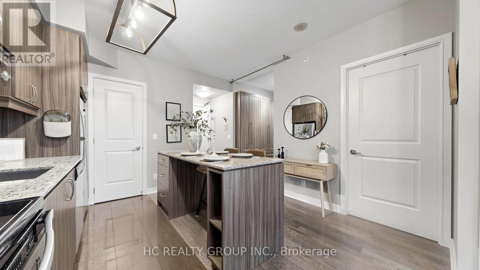 907 - 9205 Yonge Street, Richmond Hill, ON - Indoor Photo Showing Kitchen