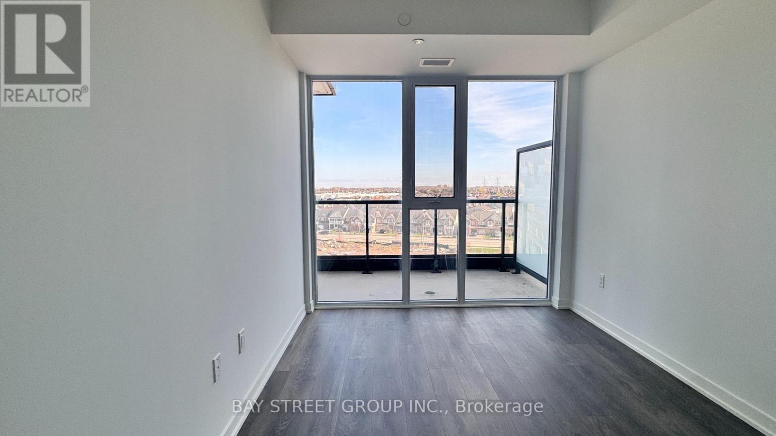 D711 - 4878 Powers Common, Burlington, ON - Indoor Photo Showing Other Room