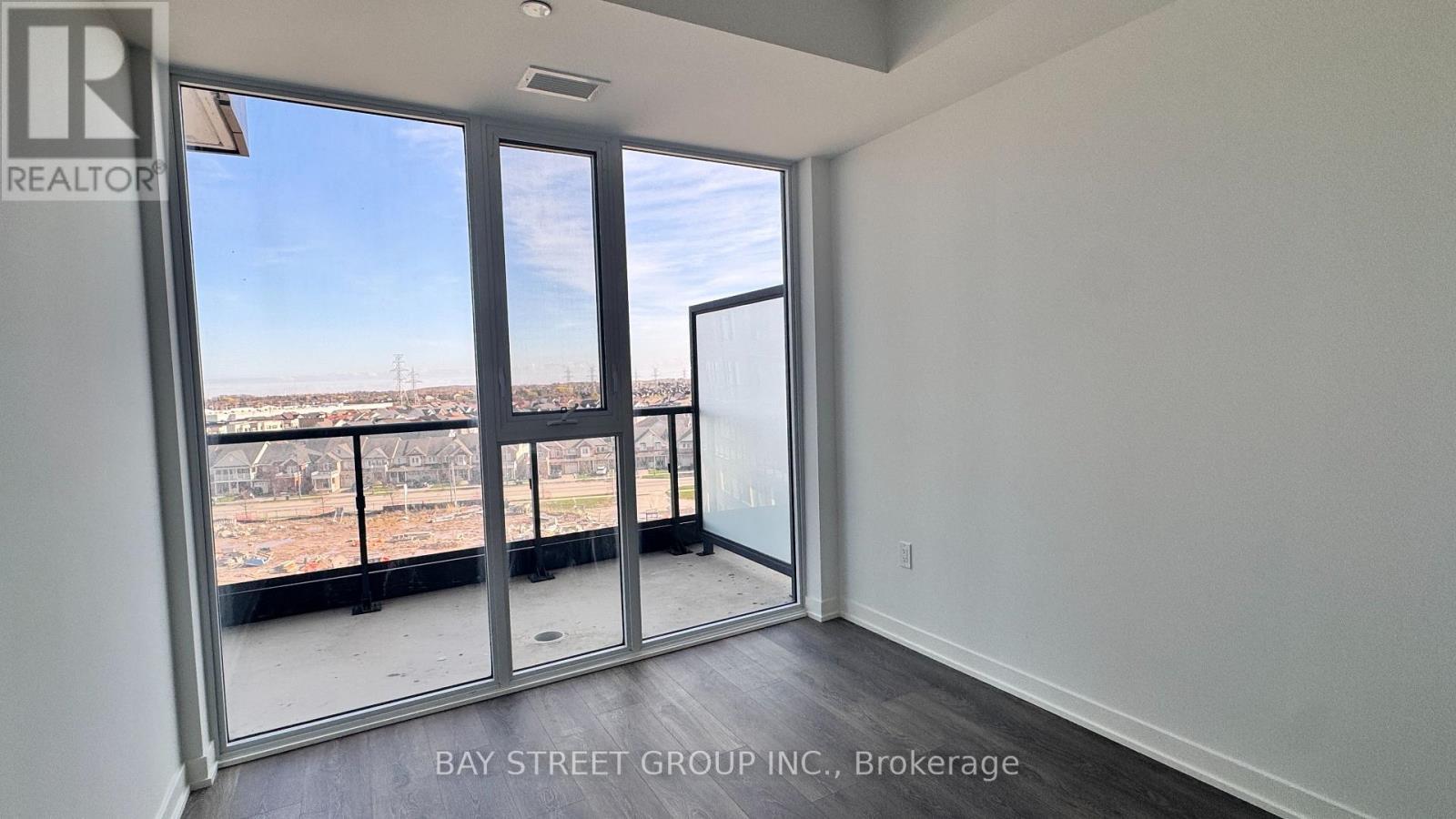 D711 - 4878 Powers Common, Burlington, ON - Indoor Photo Showing Other Room