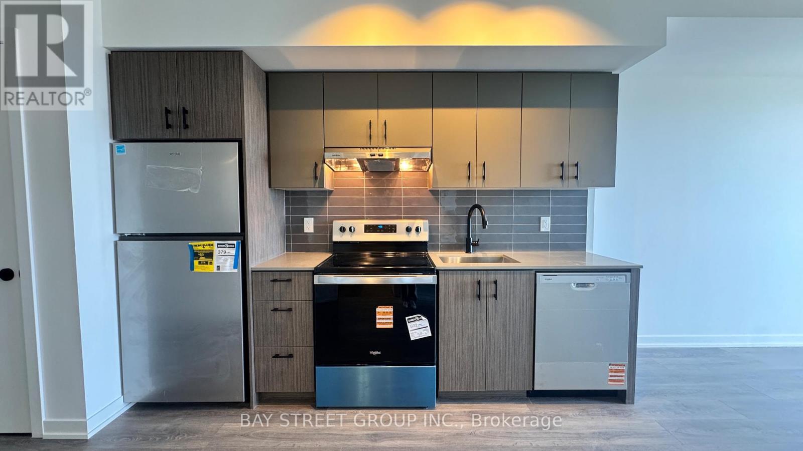 D711 - 4878 Powers Common, Burlington, ON - Indoor Photo Showing Kitchen