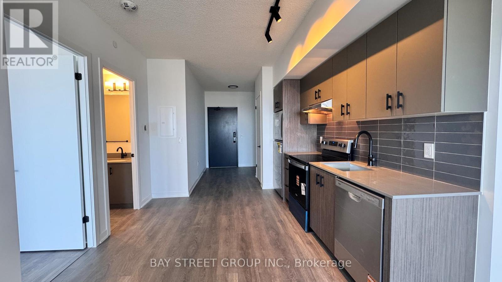 D711 - 4878 Powers Common, Burlington, ON - Indoor Photo Showing Kitchen