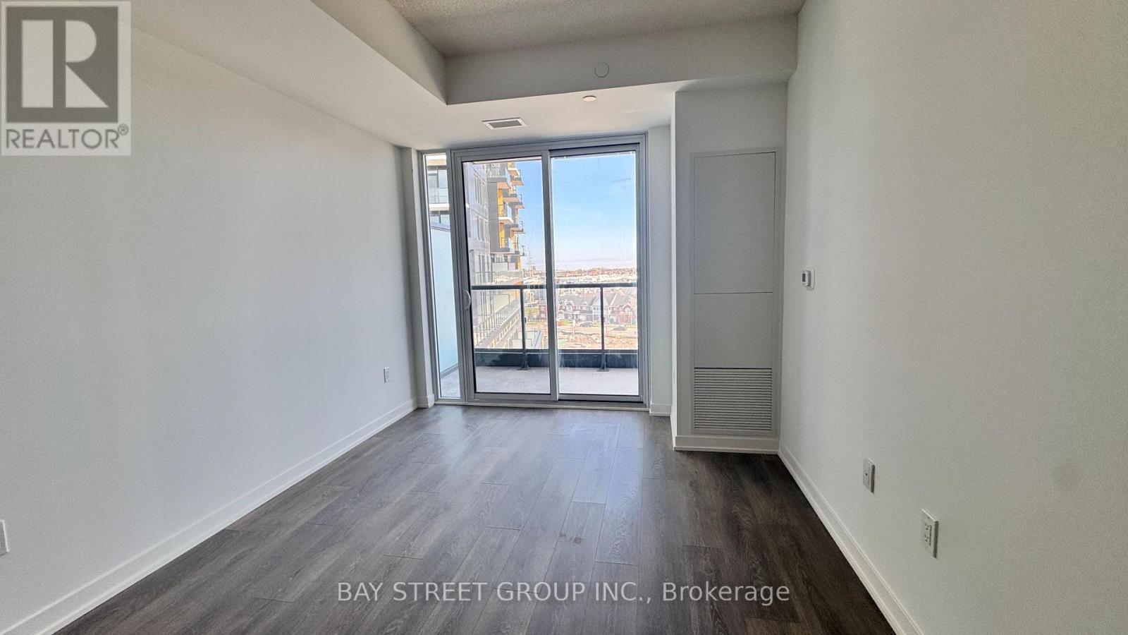 D711 - 4878 Powers Common, Burlington, ON - Indoor Photo Showing Other Room